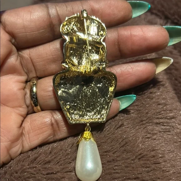 Fashion Jewelry Gold and Green Brooch with Pearl Accent - Picture 6 of 6